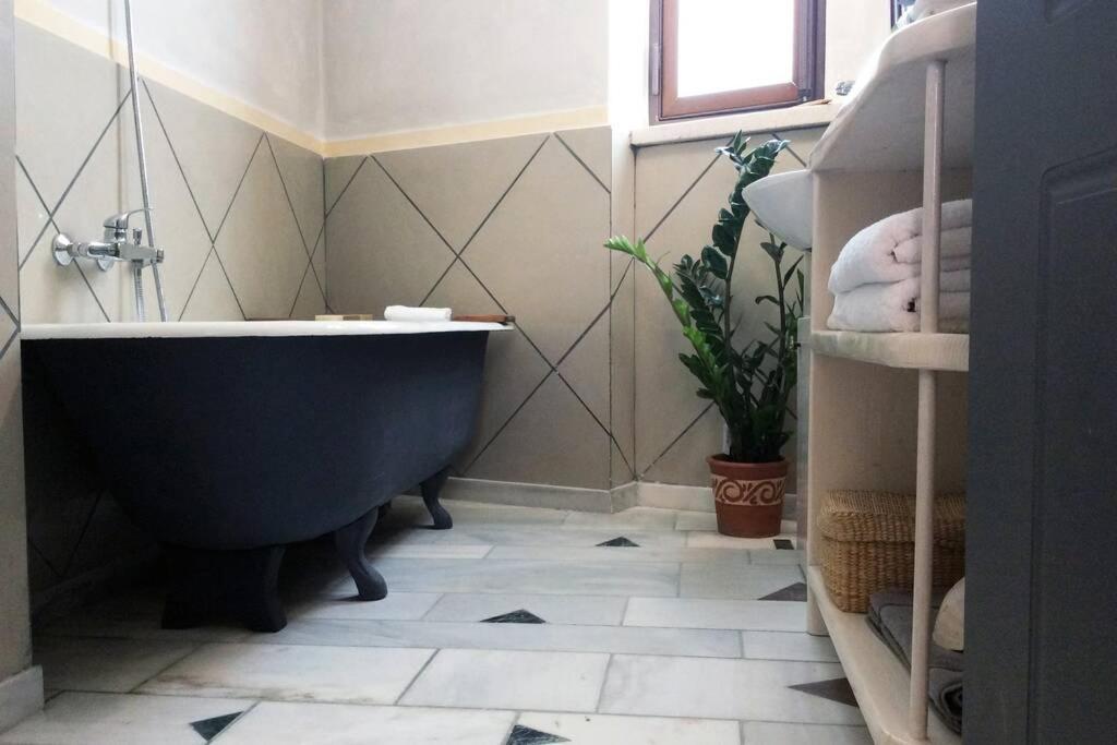 Unique - Spacious Studio With Rooftop / Thissio Athens Exterior photo