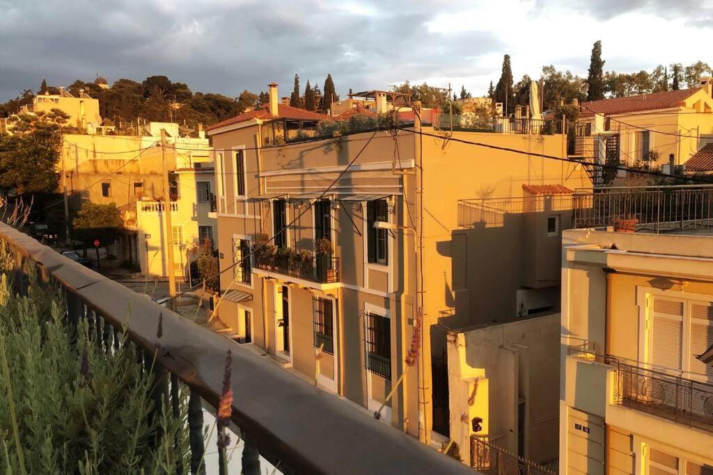 Unique - Spacious Studio With Rooftop / Thissio Athens Exterior photo